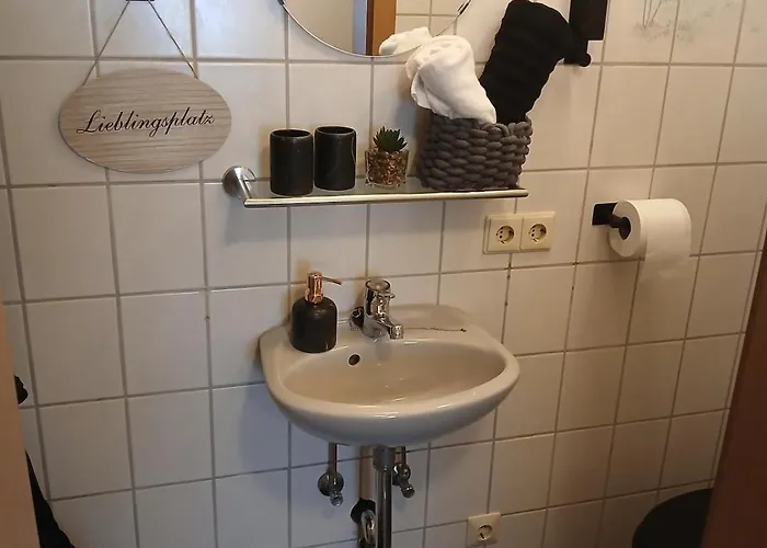 Gemuetliche 2-zimmer-wohnung Mit Top-anbindung * 크라일샤임